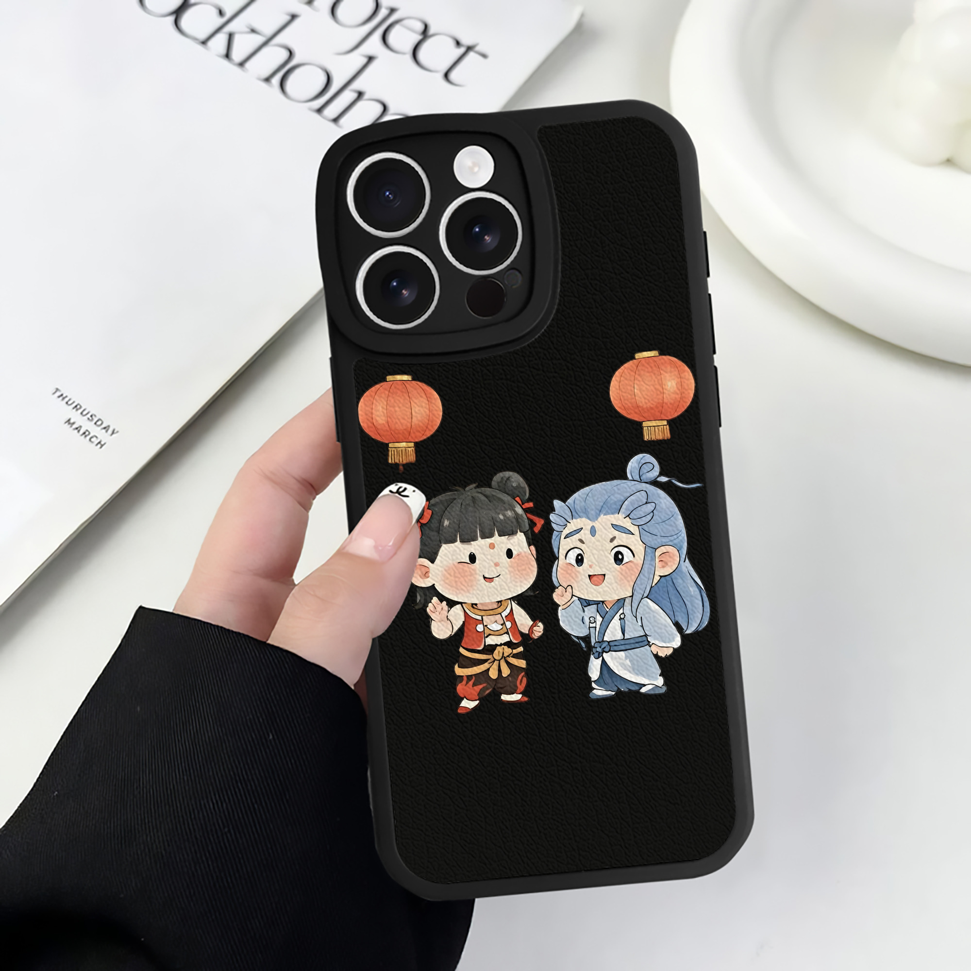 （画像用） Ne Zha 2 ナタ 魔童の大暴れ 【iPhone 16シリーズ対応】シリコンスマホケース（レザー調） 材質：シリコン